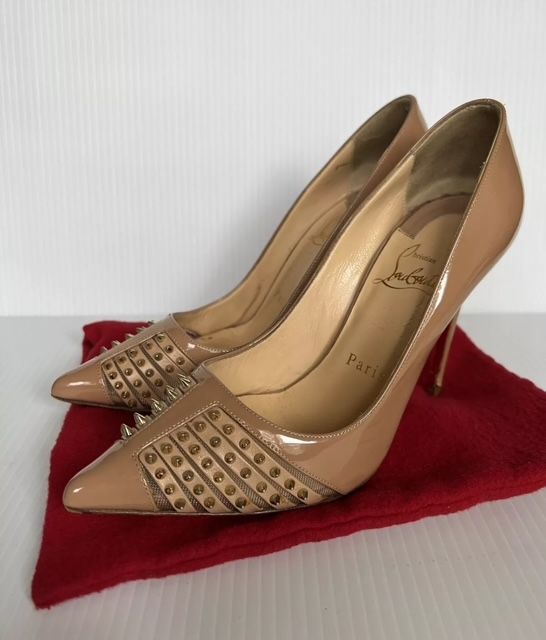 Christian Louboutin “RED BOTTOMS” EU 35 US 5 Baretta Studded 100mm Beige Nude/Light Gold Heels