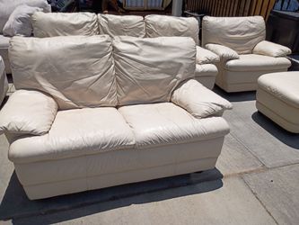 Elegant looking cream color leather couch set