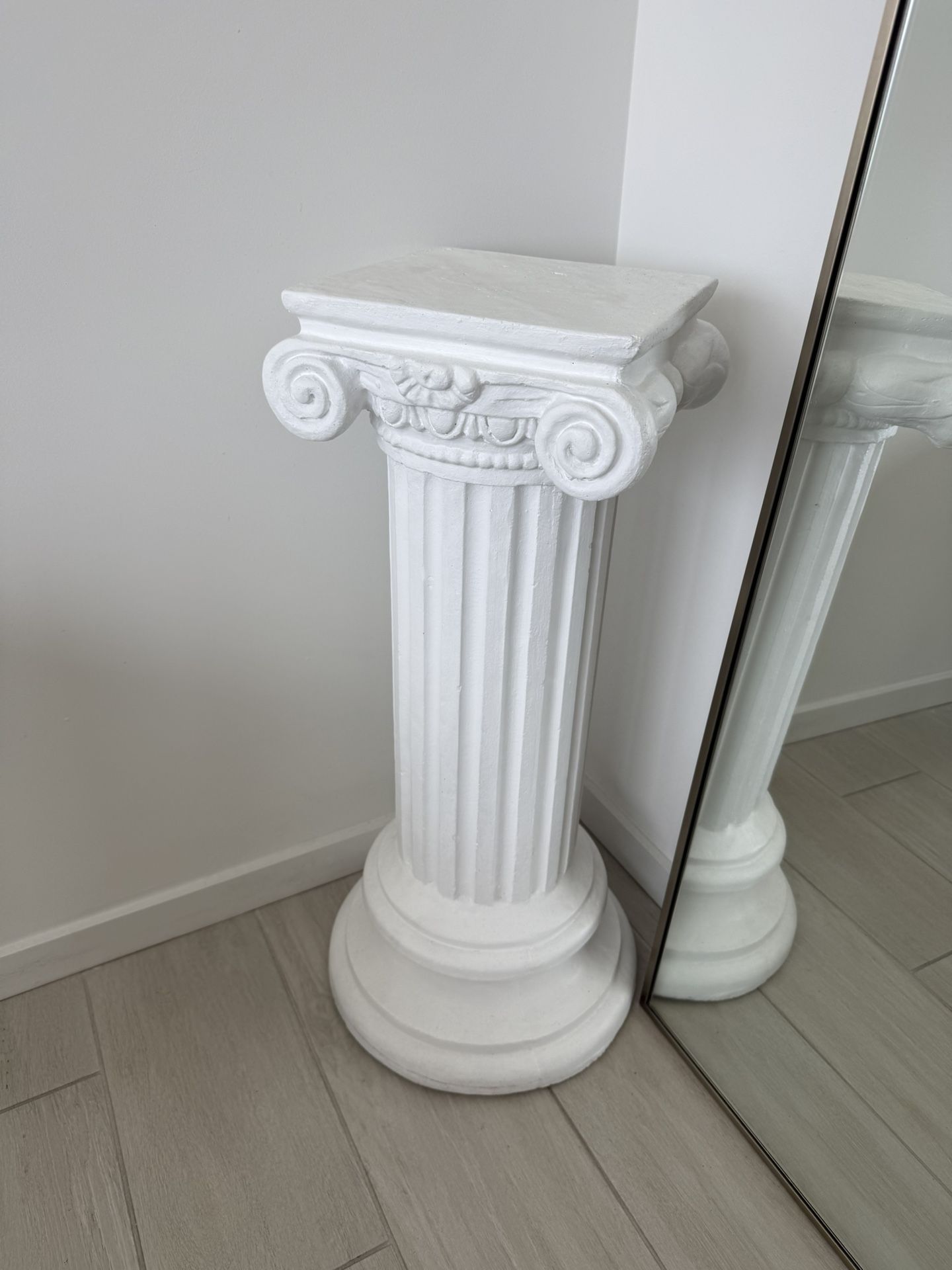 Classic Roman-style Concrete Pillar - Very Heavy