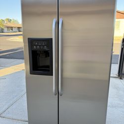 REFRIGERATOR GE STAINLESS STEEL 