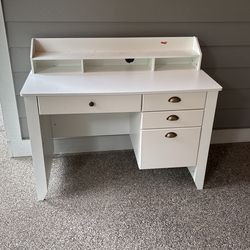 Child’s Desk Great Condition.