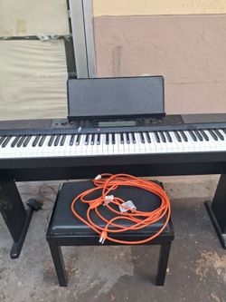 Piano bes ofer 300