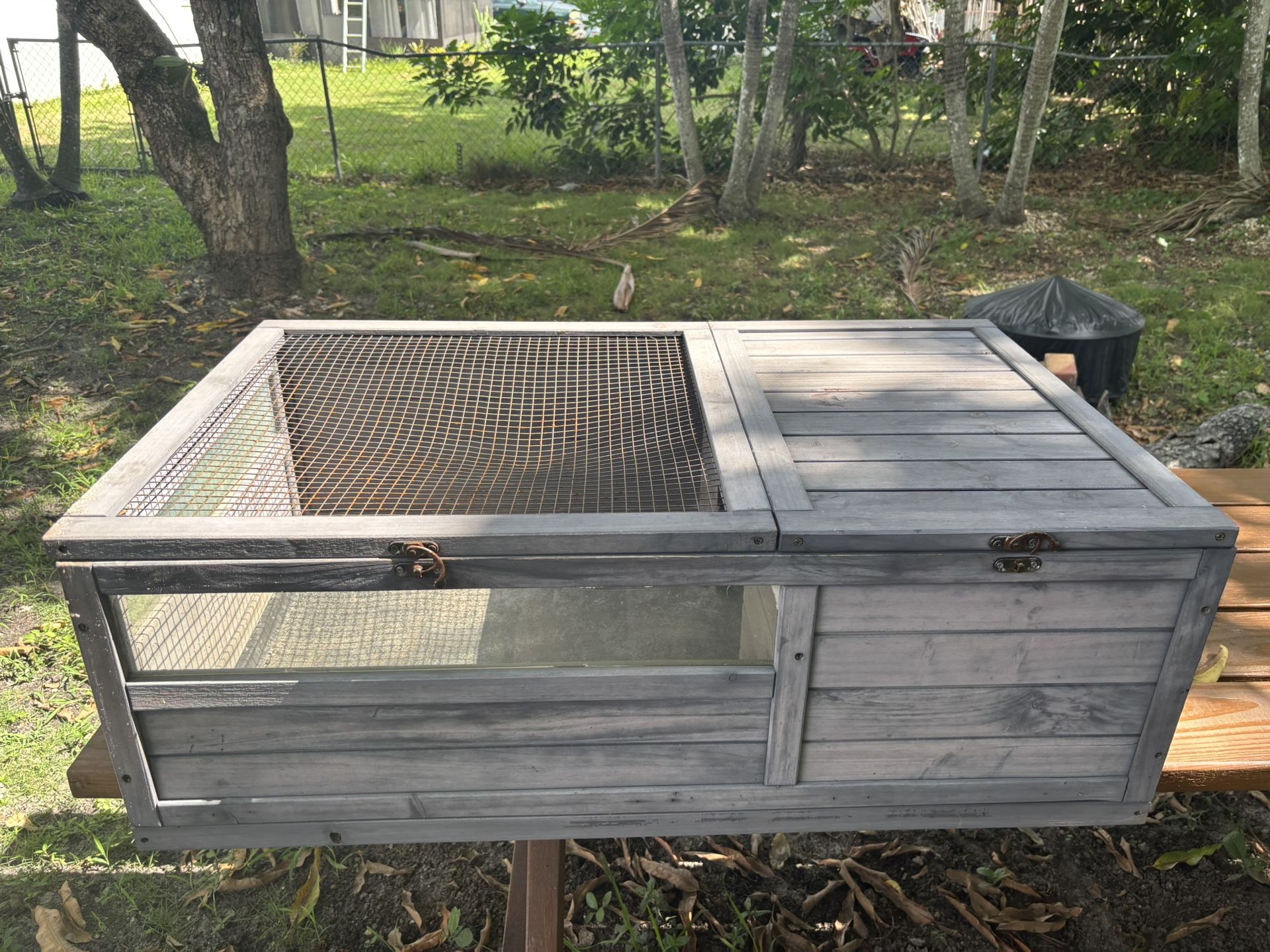 Lizard/tortoise Cage And Hides 