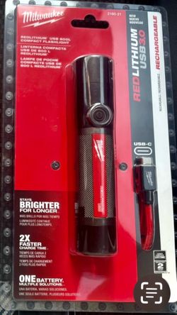Milwaukee REDLITHIUM USB 800L Compact Flashlight