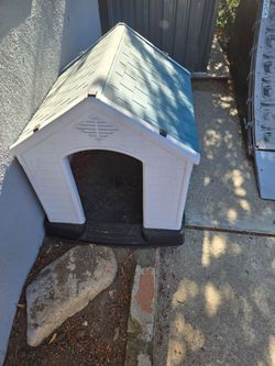 Medium Dog House