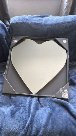 19” Mirror Heart brand new !! Never used!! $20