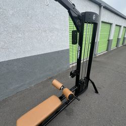 Life Fitness Optima Lat Pulldown/ Low Row Machine 