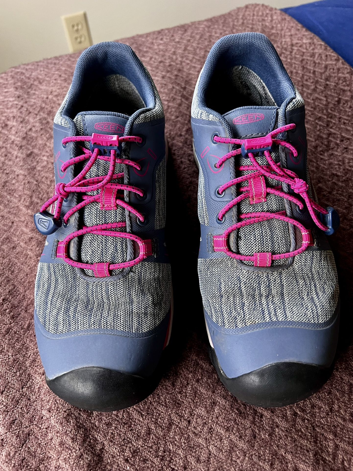 Gray KEEN Hiking Shoes - Size Youth 6 / Women’s 8