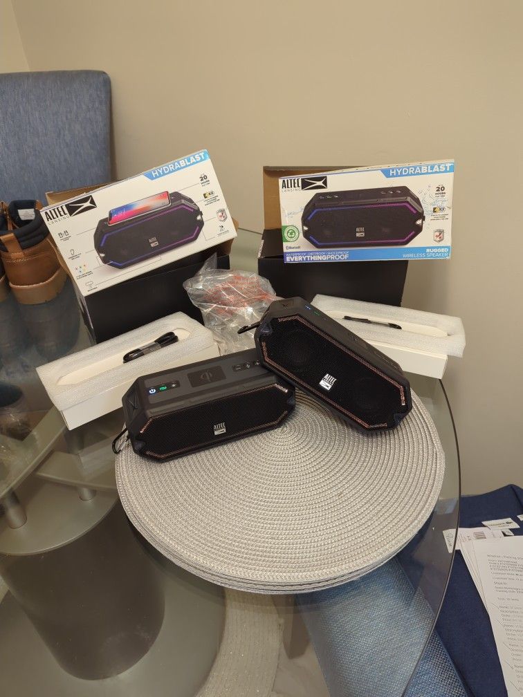 2 Linking Light-up Bluetooth Speakers