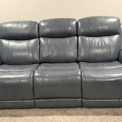 Five Weeks New/LEATHER DUAL RECLINING SOFA