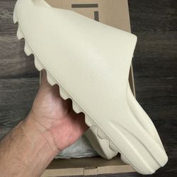 Adidas Yeezy Slide Bone Size 10