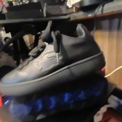 Burberry Bounce Black Leather Shoes. 