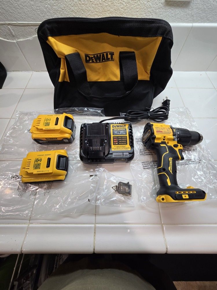 New Dewalt 20v Atomic 1/2 Hammer Drill/ Driver