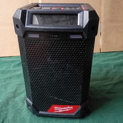 MILWAUKEE M12 BLUETOOTH RADIO SPEAKER