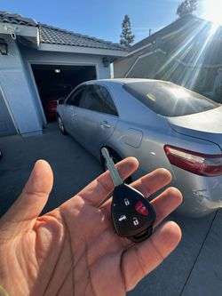 Car Keys N Remotes/ Llaves Con Control