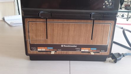vintage Toastmaster toaster with 4 slice
