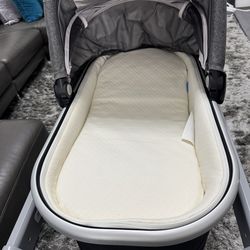 UPPAbaby Bassinet + Elevated Stand - Grey - Excellent Condition!