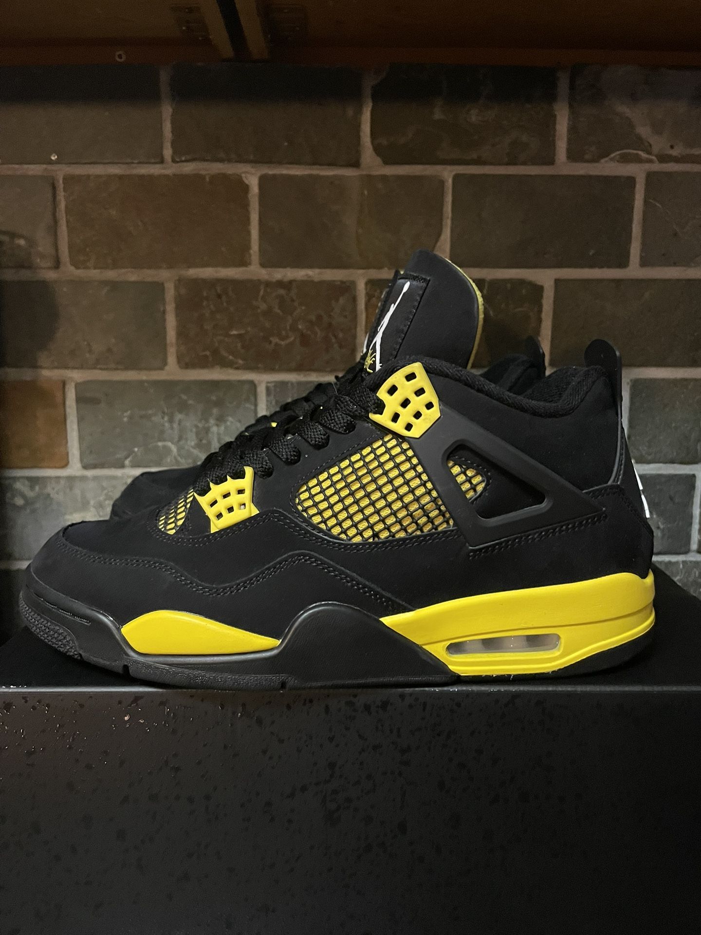 JORDAN 4 Yellow Thunder 