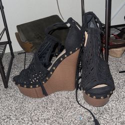 Ladies Size 7 Wedge Platform Shoes