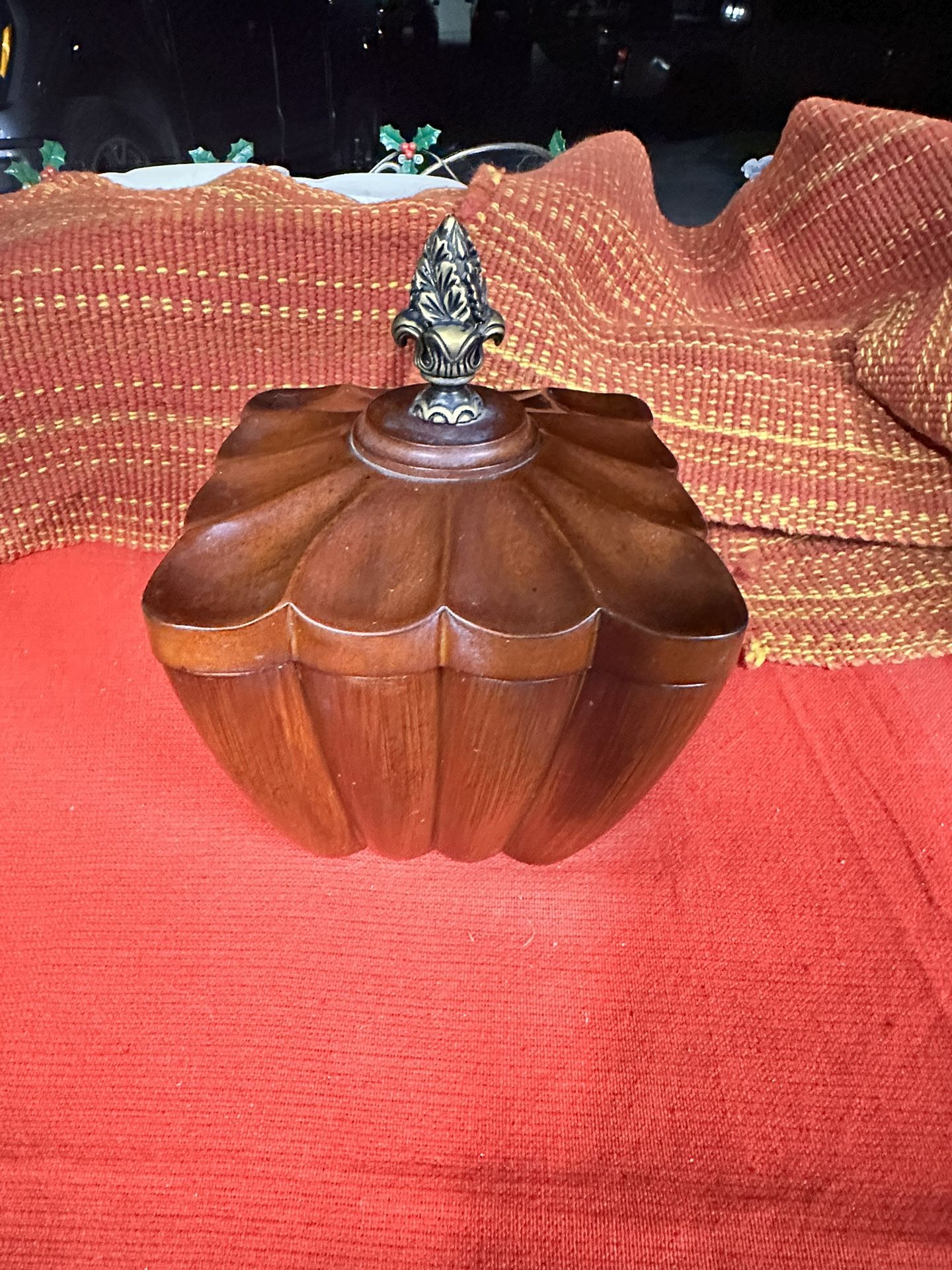 Bombay Company Wooden Scalloped Musical Jewelry Box w/Mirror