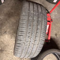 265/35/22 one tire used in good condition