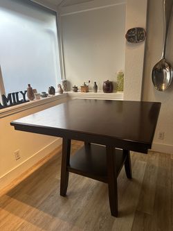 High bar 4 seating dining table.