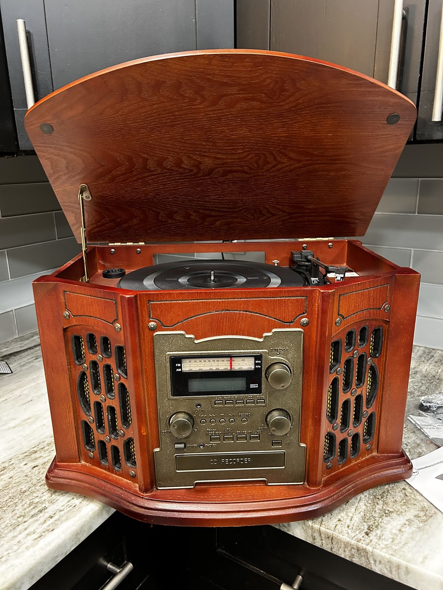 Innovative Technology ITRR-501 Wooden Recordable Music Center Retro Stereo