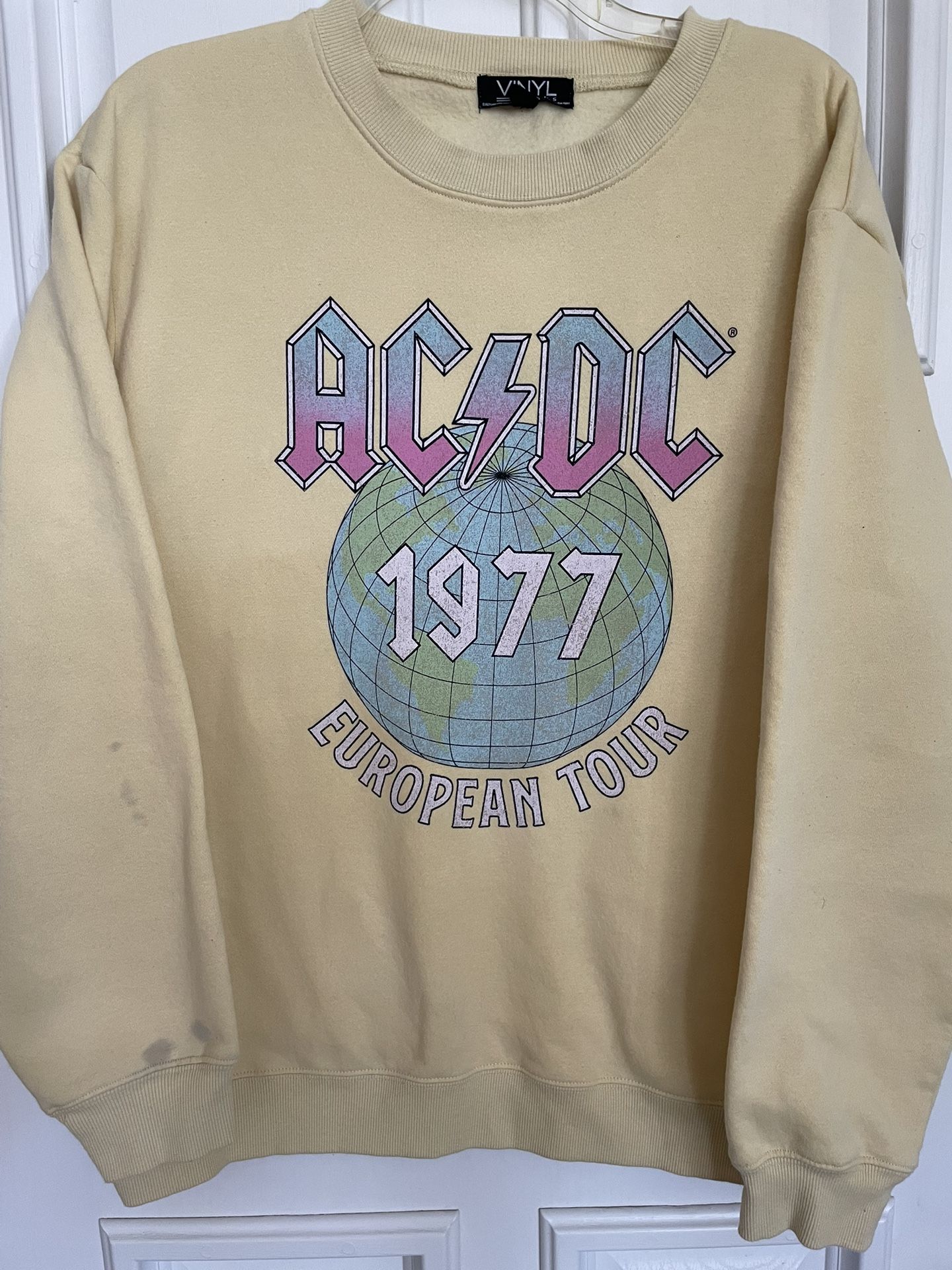 Women’s Large AC/DC Sweatshirt 1977 European Tour. Made By Vinyl Icons.