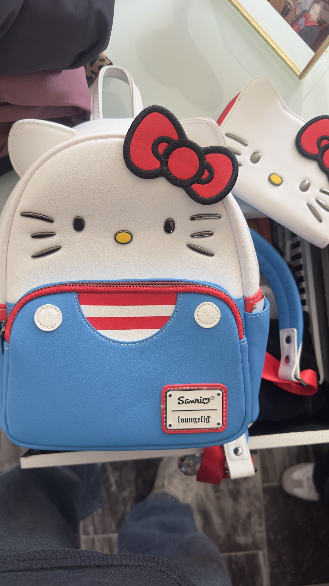Universal Studios Hello Kitty Loungefly Mini Backpack  display picture 1