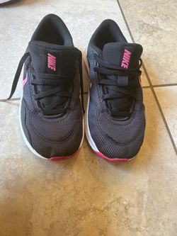 Nike Legend Essential 3 NN Shoes - NEW Womens Size 6.5 Black / Pink