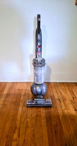 Dyson Animal Cinetic Big Ball Vacuum w/Attachment