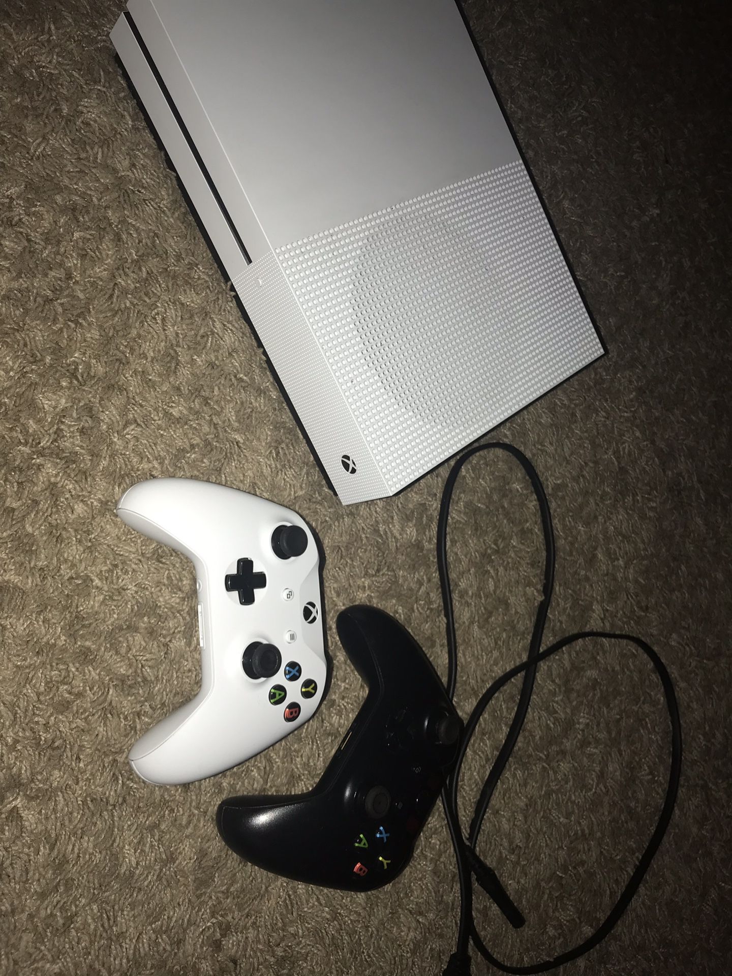 xbox one s & 2 controllers