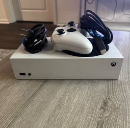 Xbox series S 1TB with console and controller