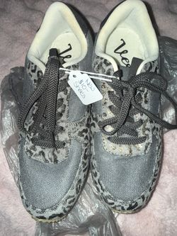 New No Box Woman’s athletic shoes