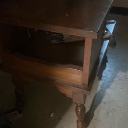 2 End Tables 