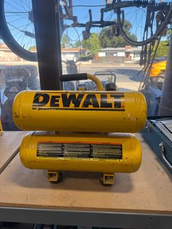 Dewalt D55153 Portable 4 Gallon Hand Carry Air Compressor