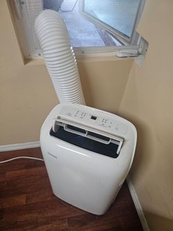 AIR CONDITIONER PORTABLE TOSHIBA NEW IN BOX,6000 BTU FOR ROOM 300 SQ FT,3IN1 COMES WITH ALL ACCESSORIES FIR ANY QUESTION TEXT ME PLEASE