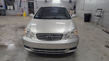 Toyota corolla 2003 LE silver 4d