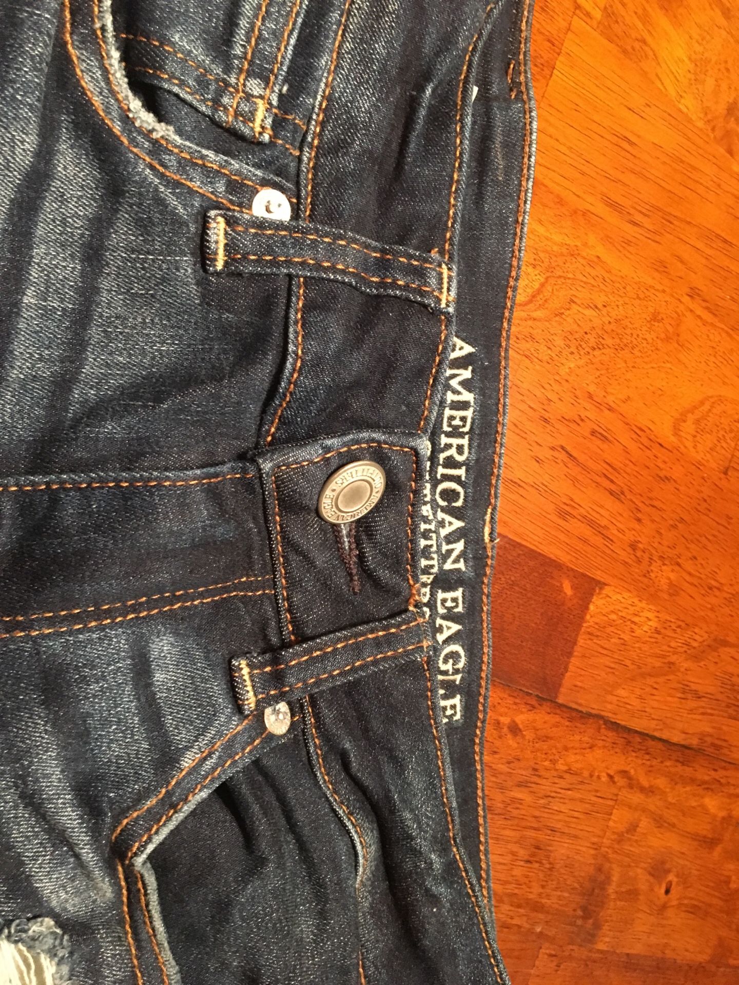 AMERICA EAGLE SHORT SIZE 4 VERY CUTE