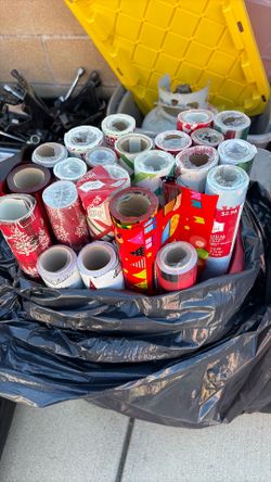 25 rollos de papel navideño para embolver regalos