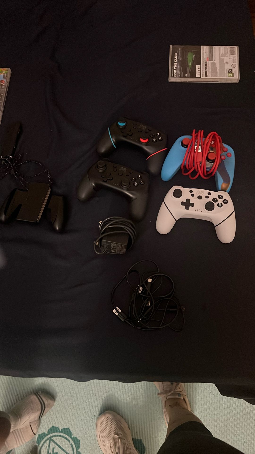 Nintendo Switch (1st Gen) – Great Condition + Accessories!