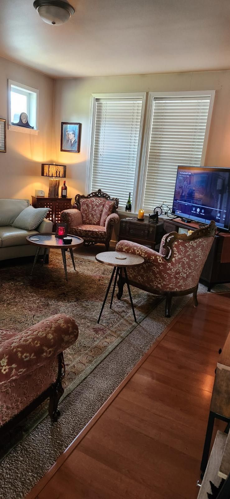 Beautiful Antique Couch, 2- Chairs