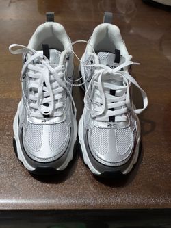 Reebok Men's Silver White Sneakers Size 11 – Brand New