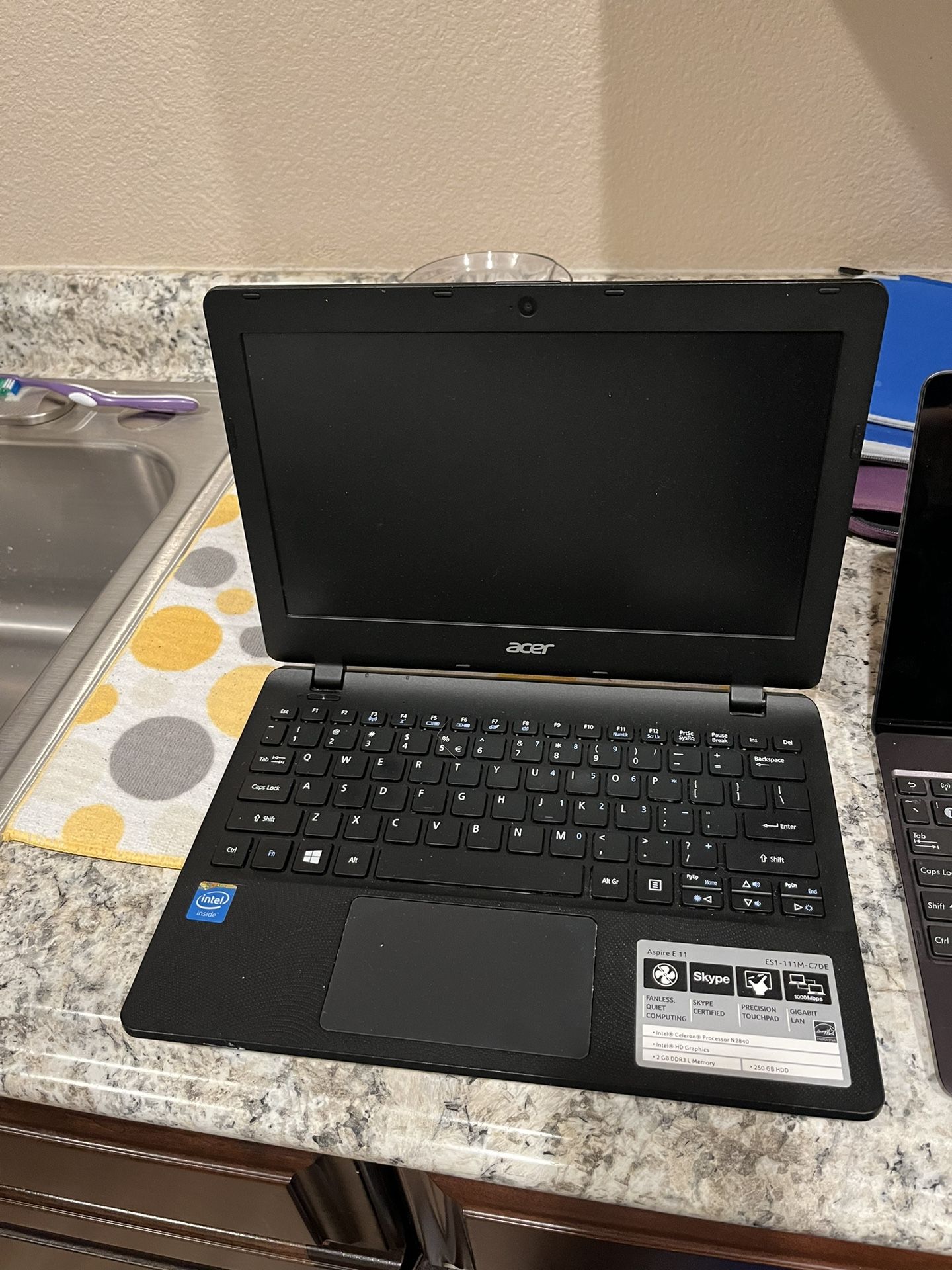 Laptop Computer - Acer Aspire E 11