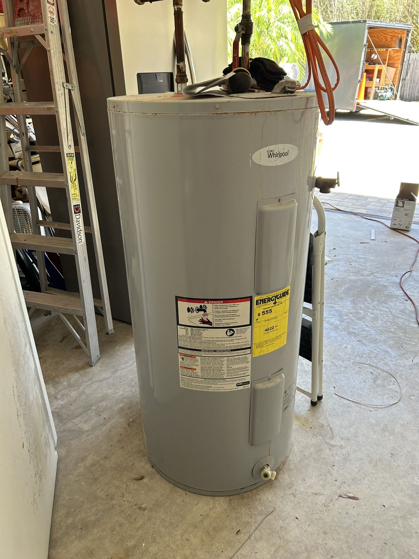 Water Heater Whirlpool 50 Gallon for Sale in Land O' Lakes, FL - OfferUp