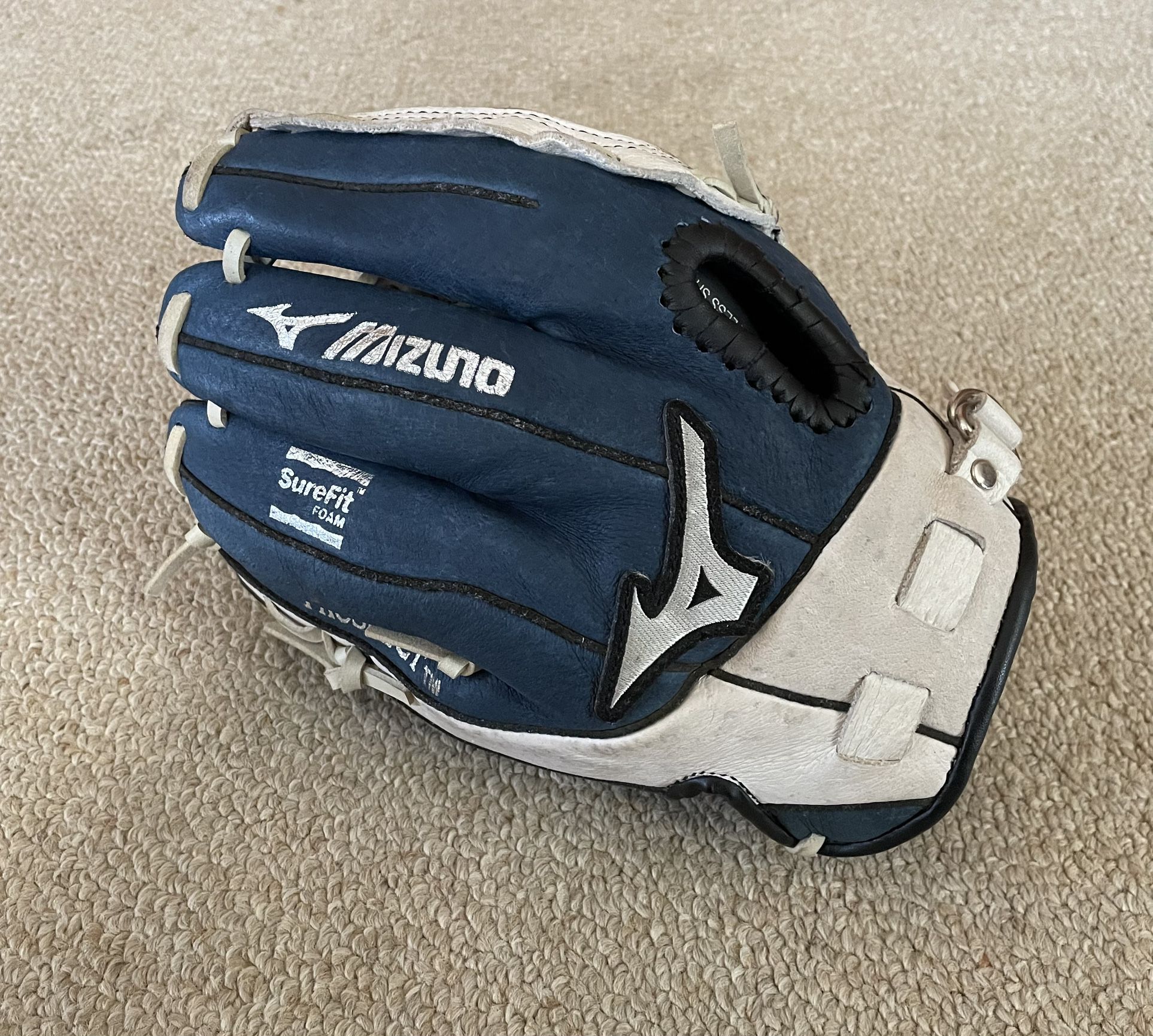 Mizuno Max Flex Baseball Glove