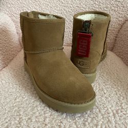 UGG Classic Mini Logo Zip Booties