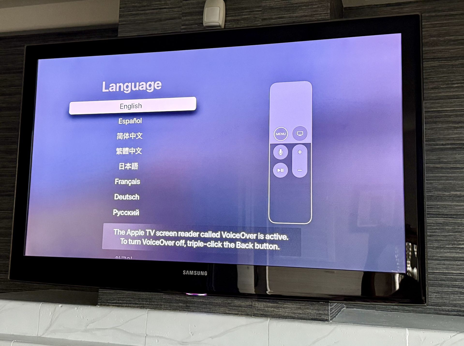 Samsung TV (40”) + Apple TV