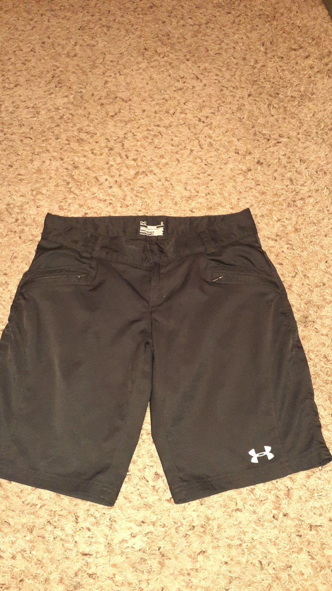 Under Armour Golf Shorts Size 8 Semi Fitted Heat Gear