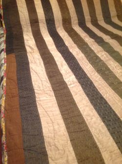 Vintage Handmade quilt 60" x 82"